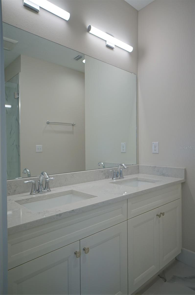 AZEELE TWNHMS - Residential Lease