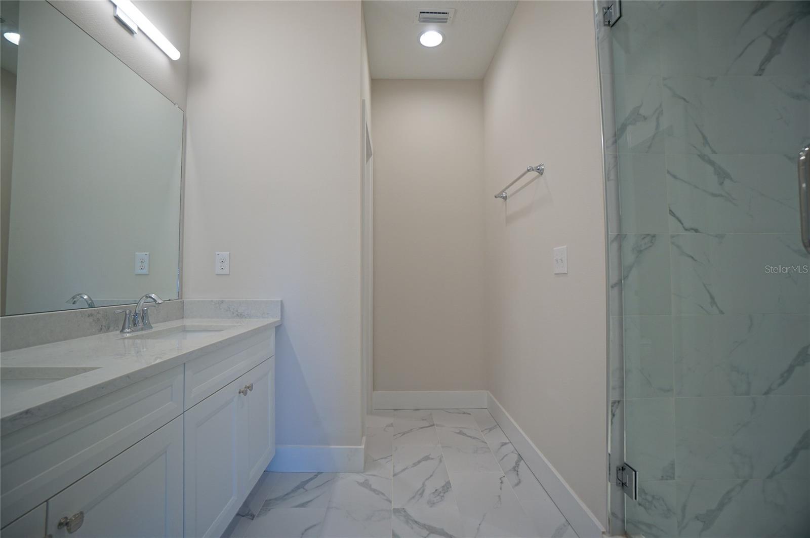 AZEELE TWNHMS - Residential Lease