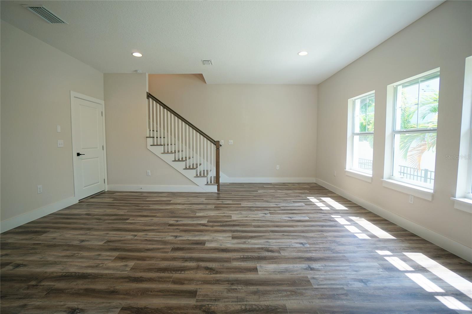 AZEELE TWNHMS - Residential Lease