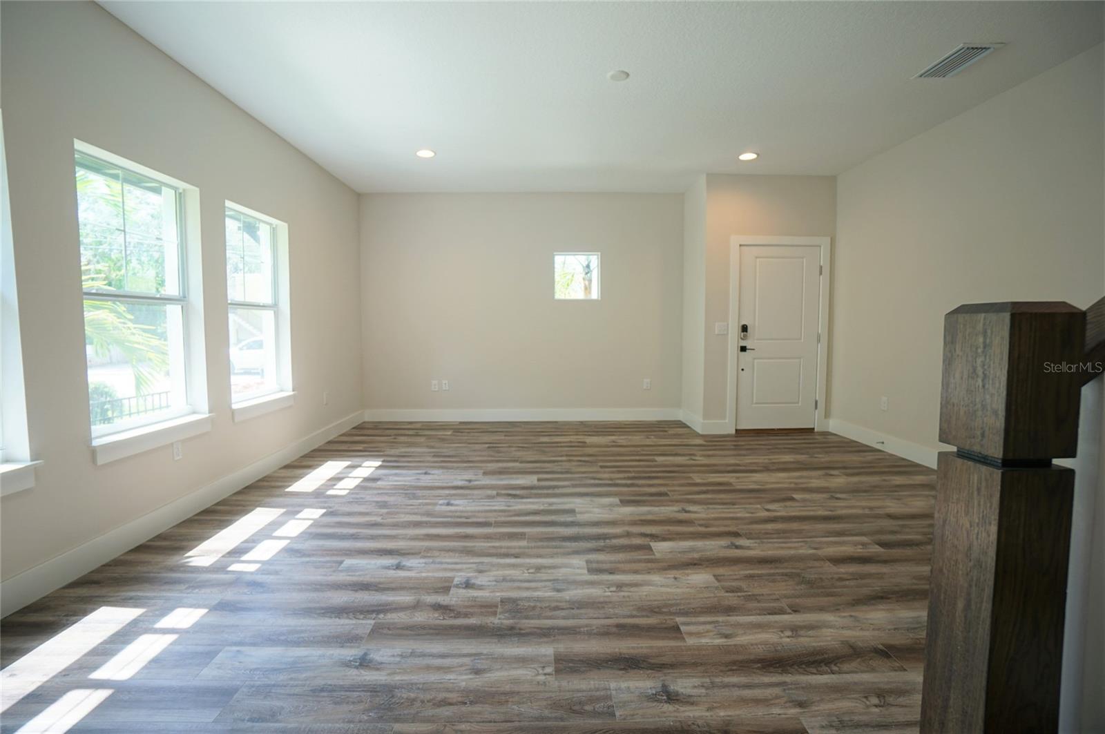 AZEELE TWNHMS - Residential Lease