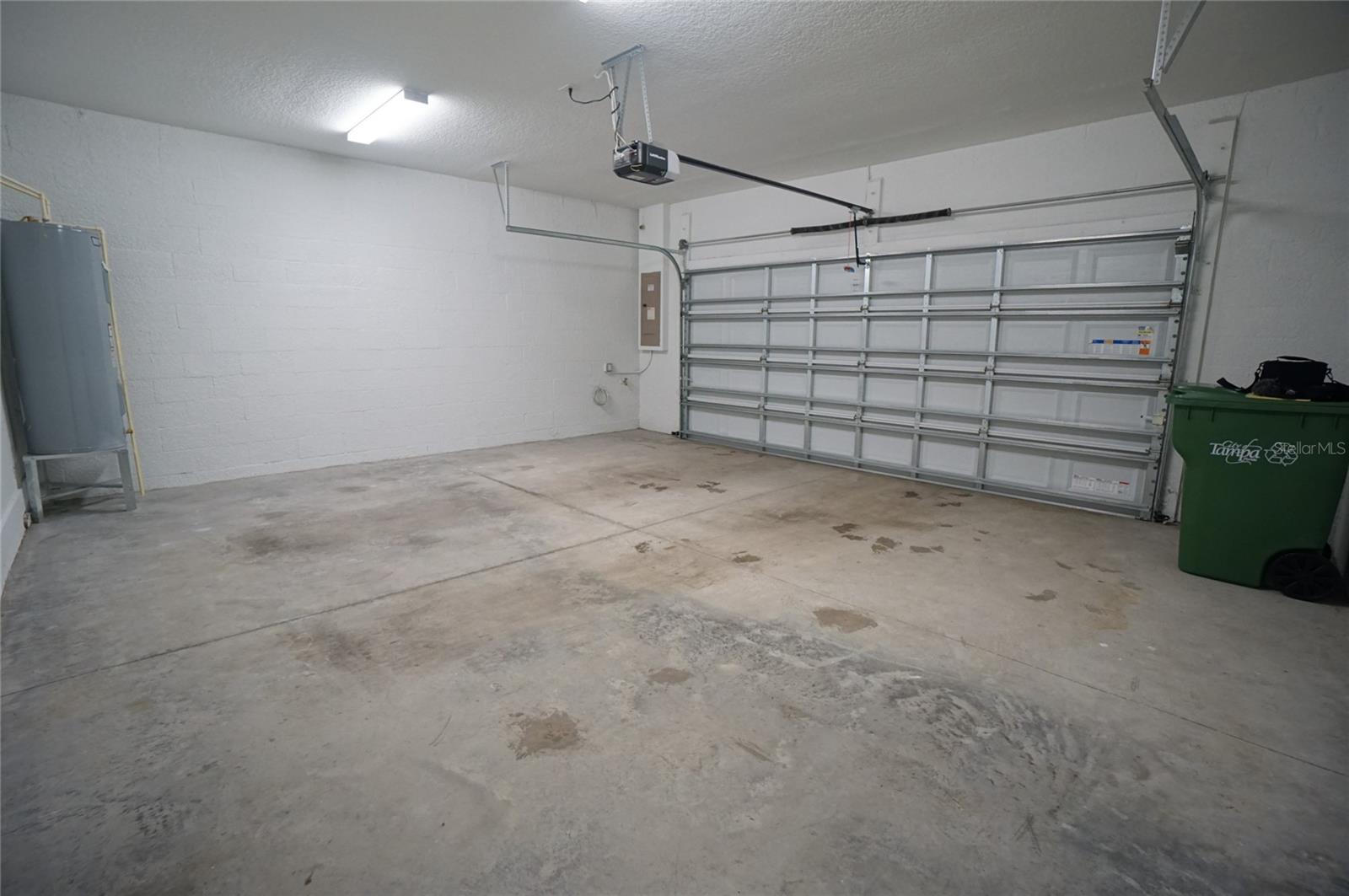 AZEELE TWNHMS - Residential Lease