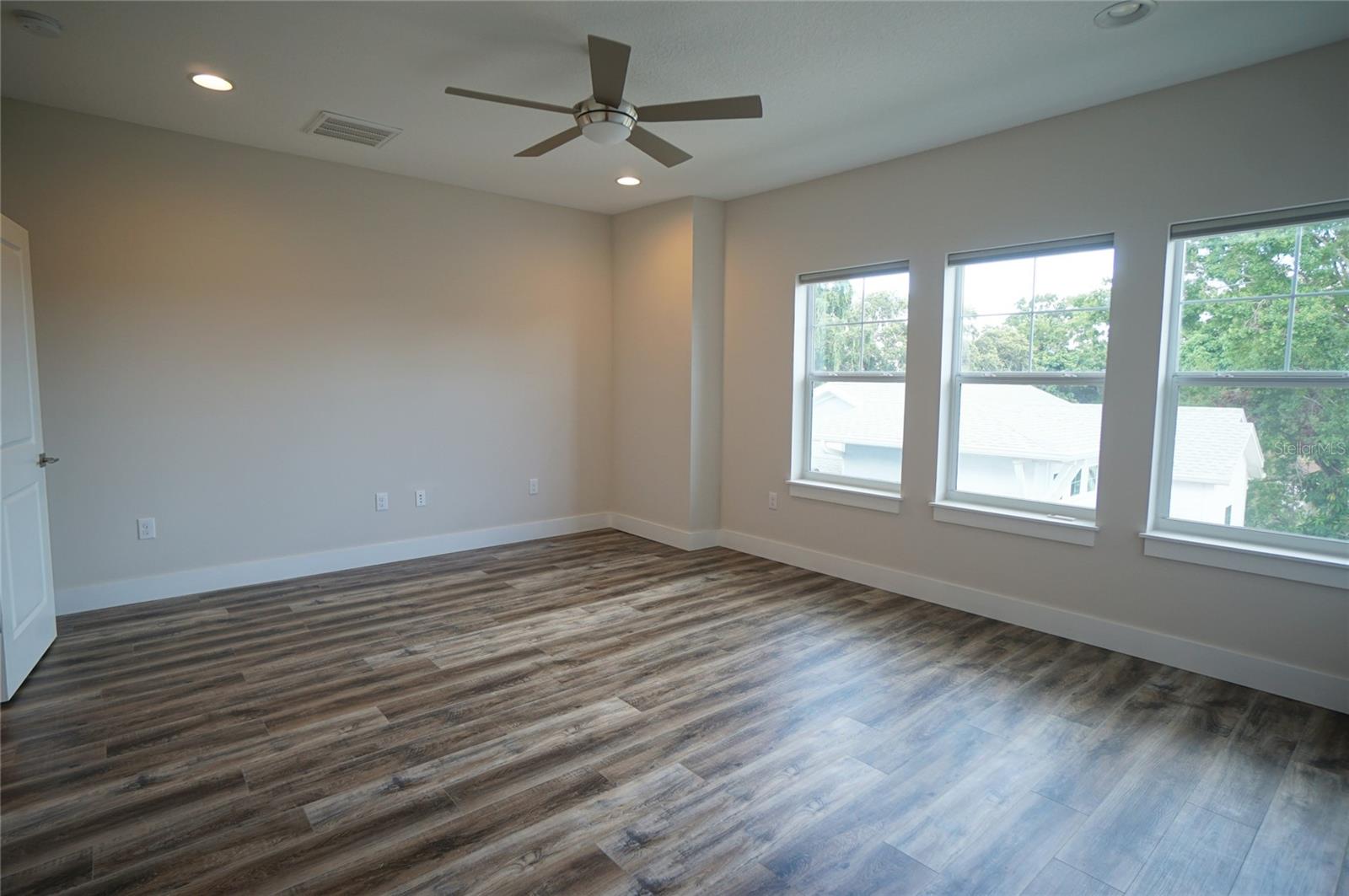 AZEELE TWNHMS - Residential Lease