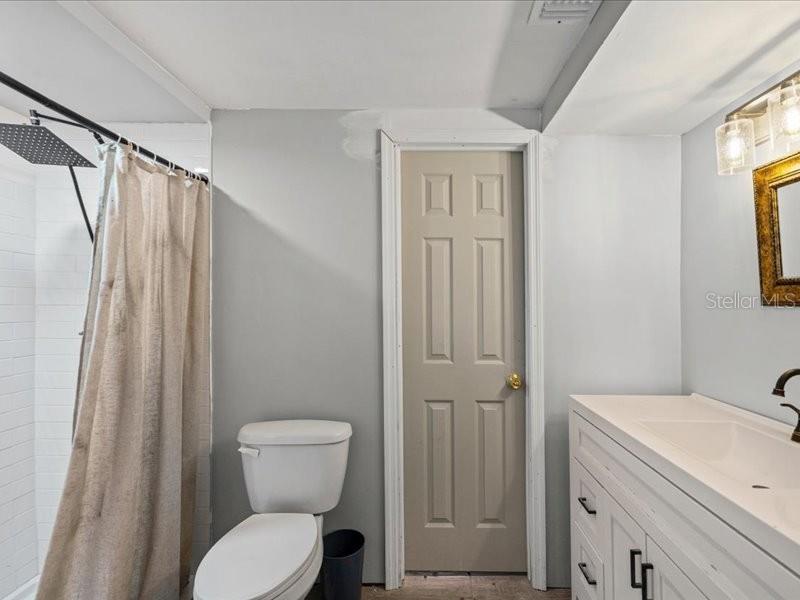 COLONIAL HILLS - Residential