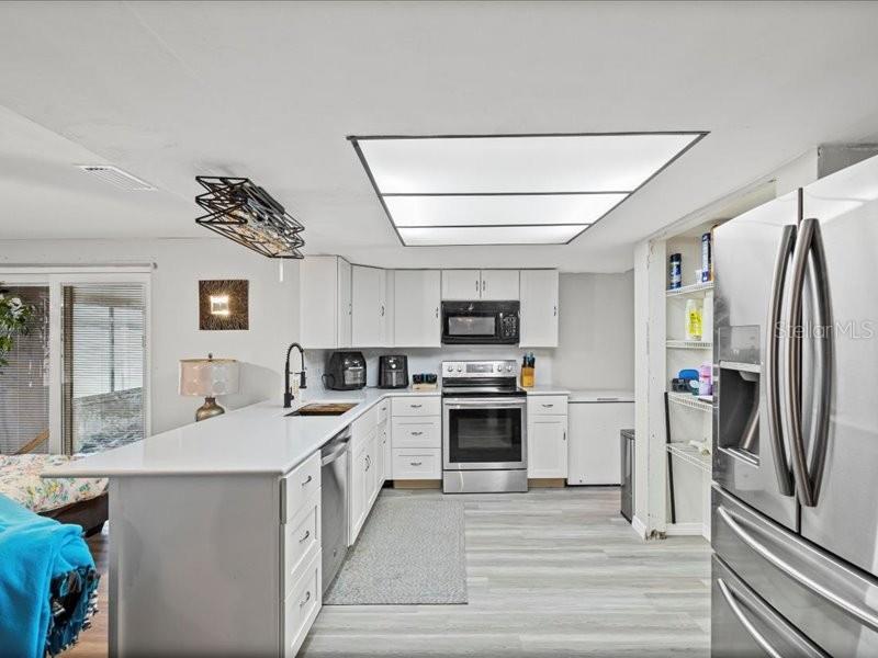 COLONIAL HILLS - Residential