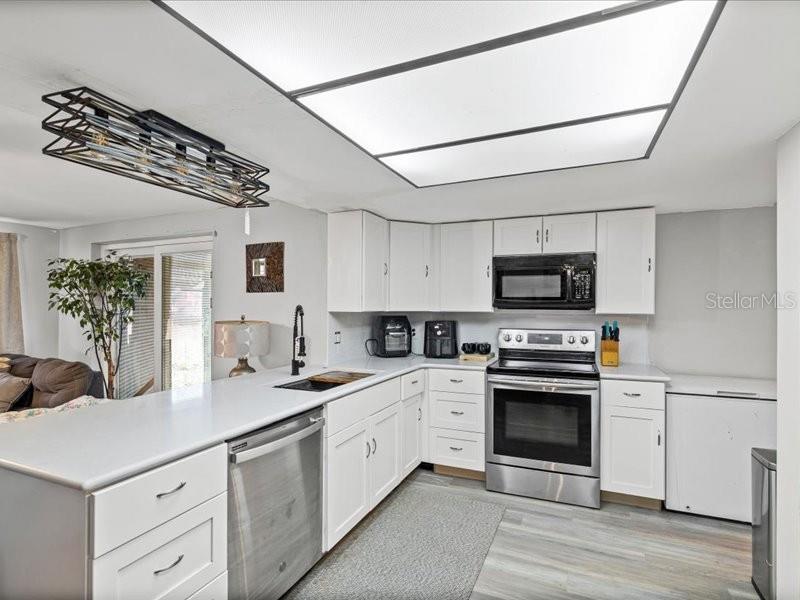 COLONIAL HILLS - Residential