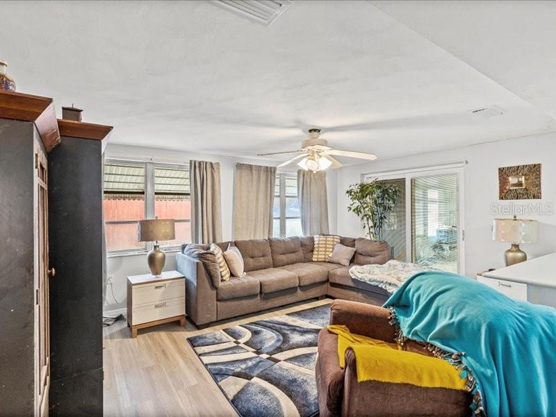 COLONIAL HILLS - Residential