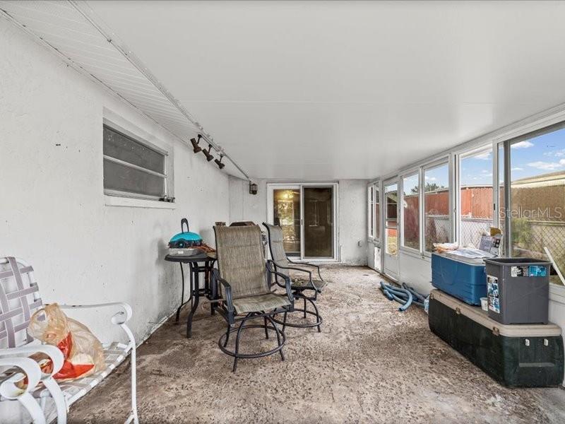 COLONIAL HILLS - Residential