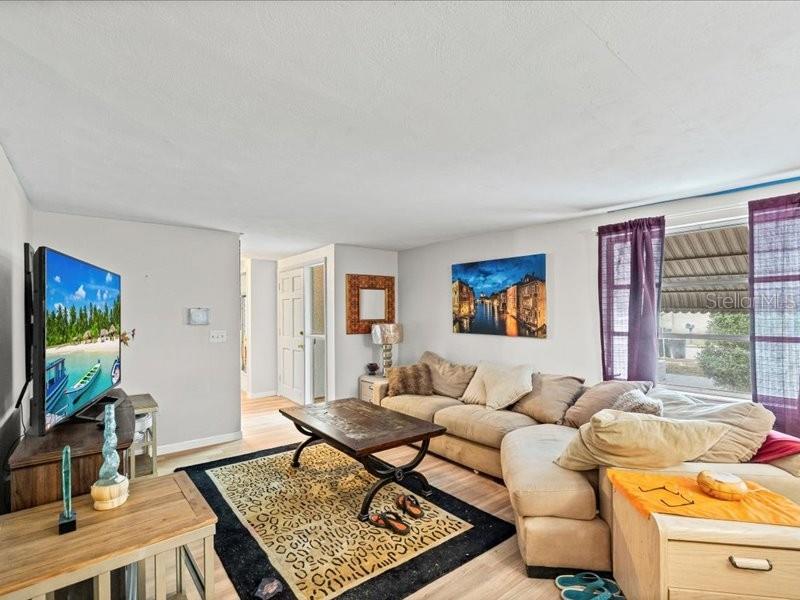 COLONIAL HILLS - Residential