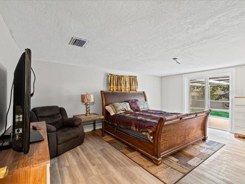 COLONIAL HILLS - Residential