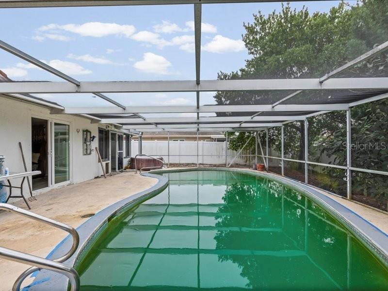 COLONIAL HILLS - Residential