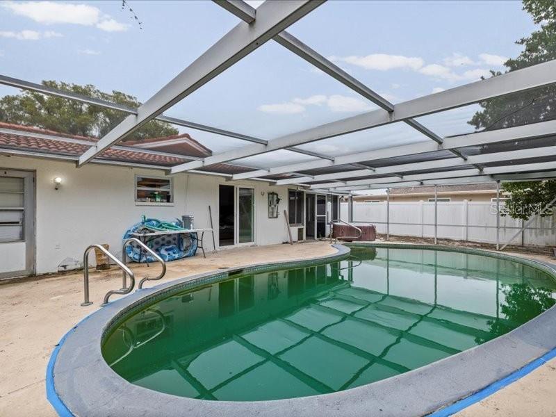 COLONIAL HILLS - Residential