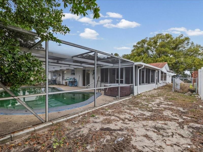 COLONIAL HILLS - Residential