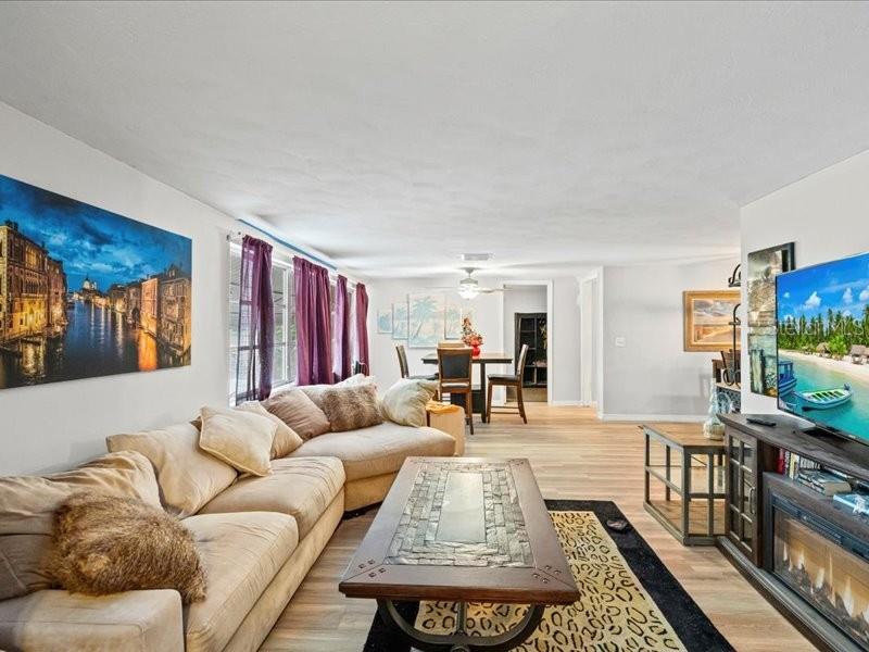 COLONIAL HILLS - Residential