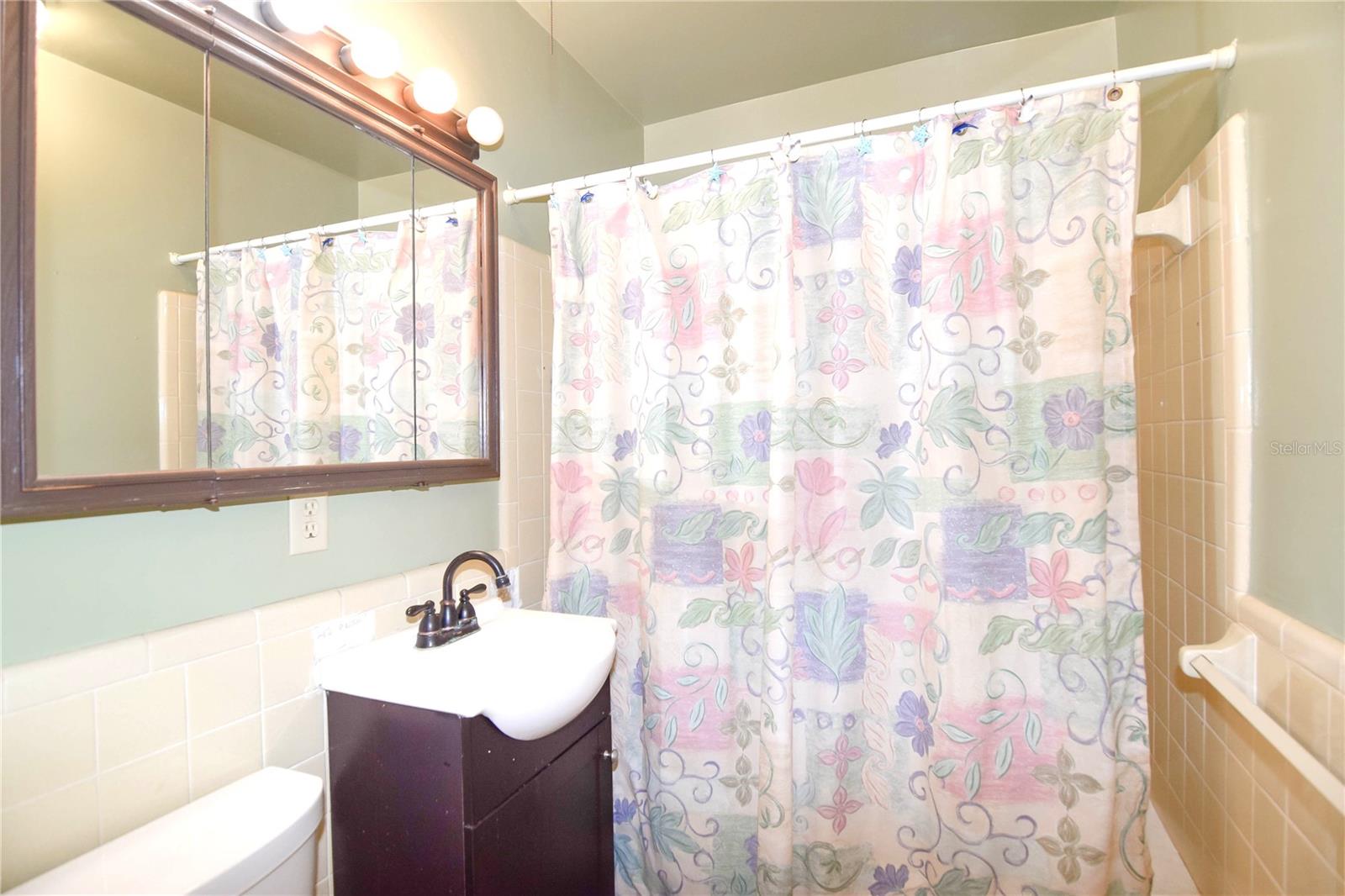 RIDGEWOOD GROVES - Residential