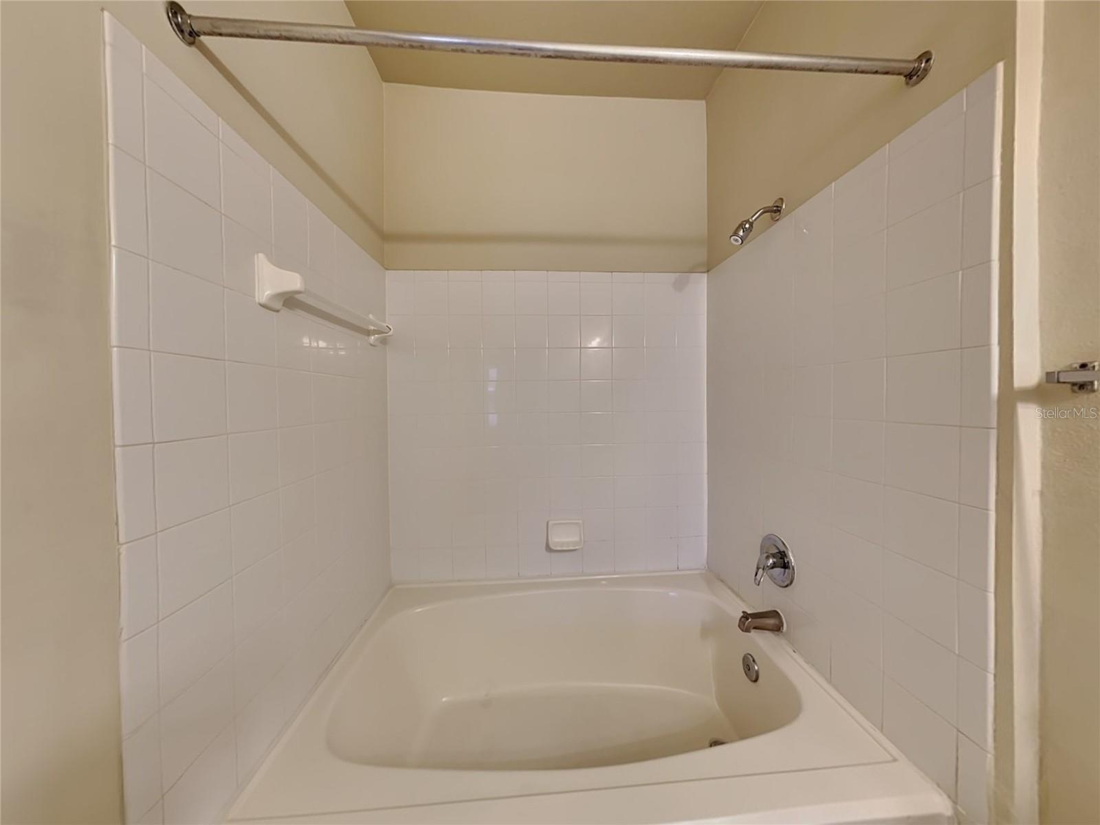 MIRABELLA - Residential Lease