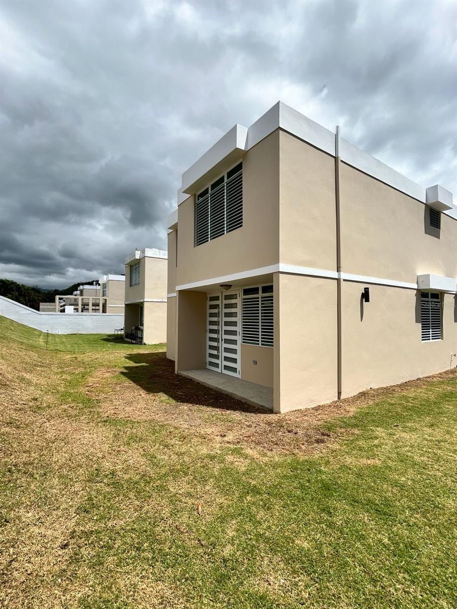 MANSIONES DE JUNCOS - Residential Lease