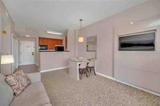 7395 UNIVERSAL BOULEVARD 904