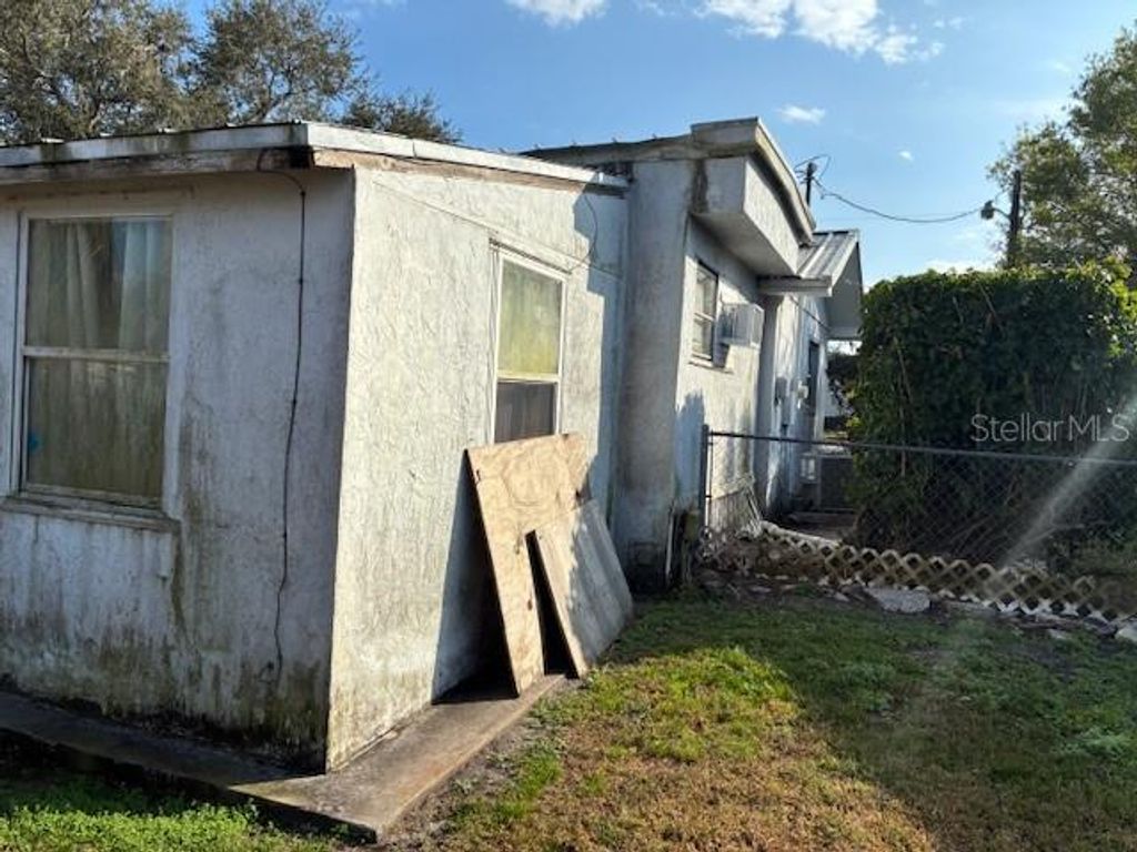 Photo of 1915 SE 35th Lane, Okeechobee, FL 34974 (MLS # O6383297)