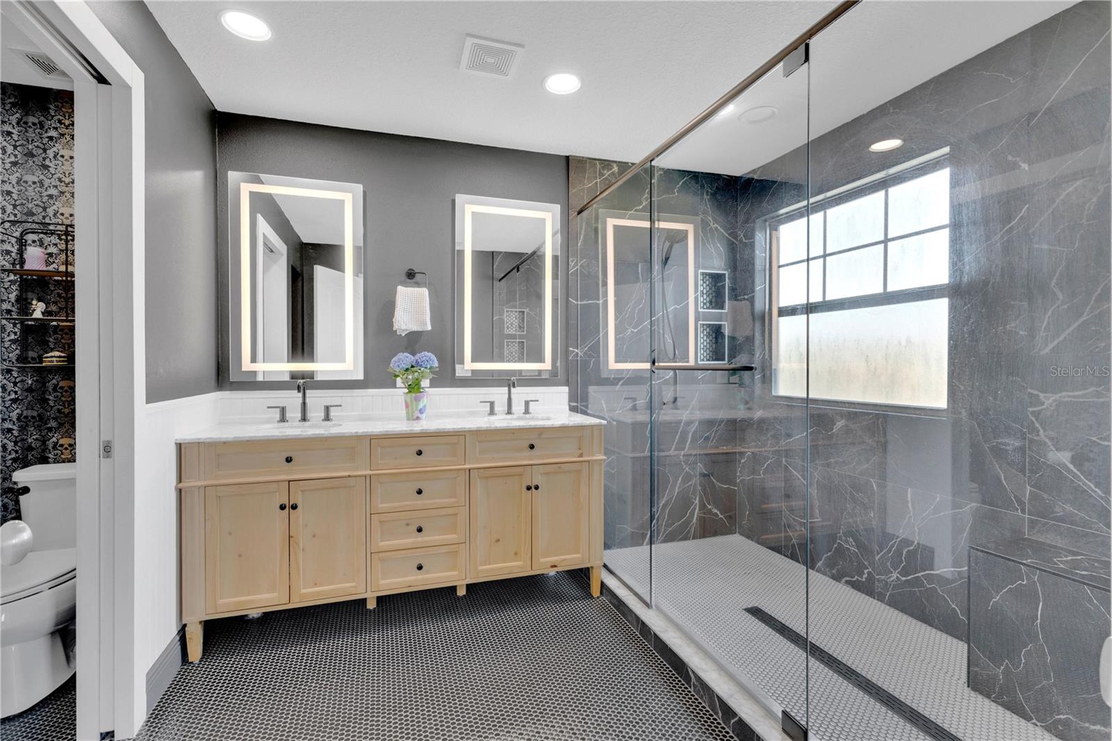 RAVINA/EAST PARK - Residential