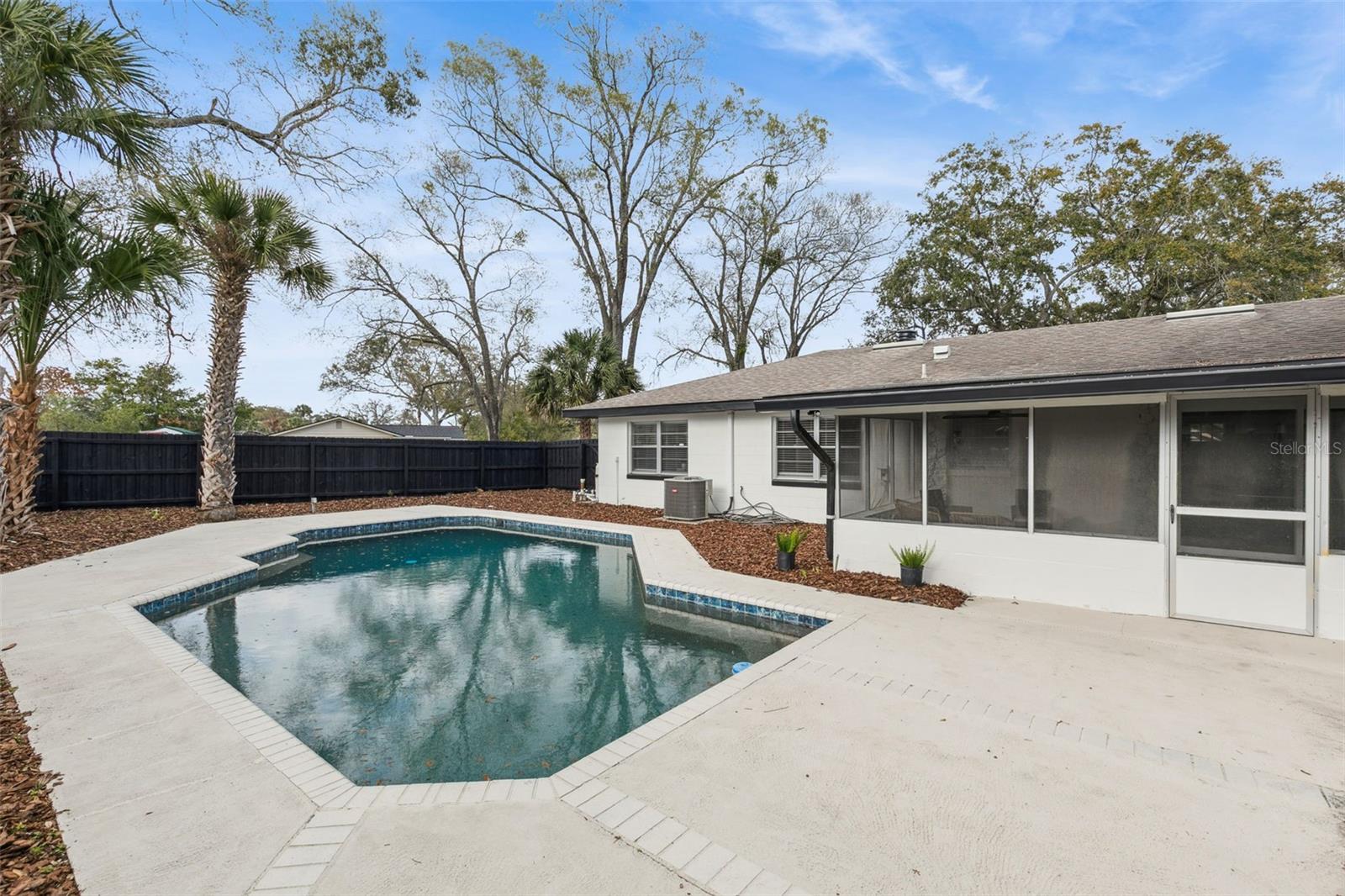 622 SPRING OAKS BOULEVARD