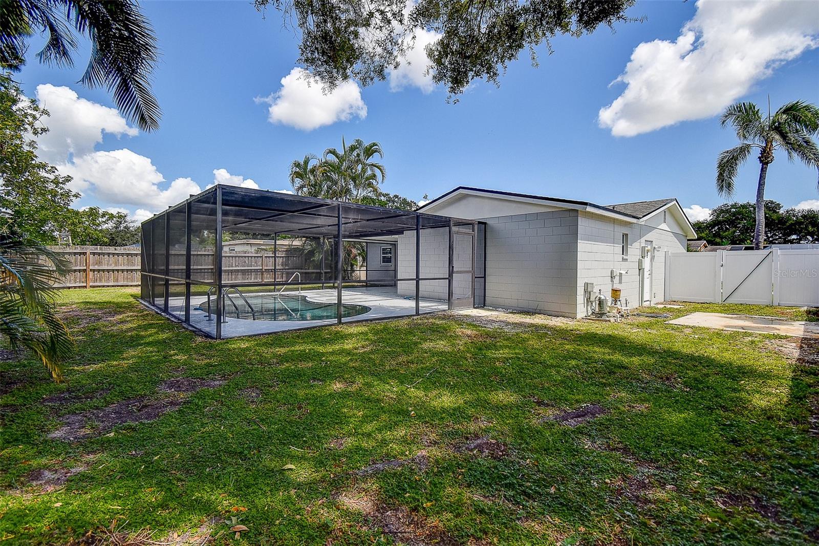 PINELLAS PINES ESTATE - Residential
