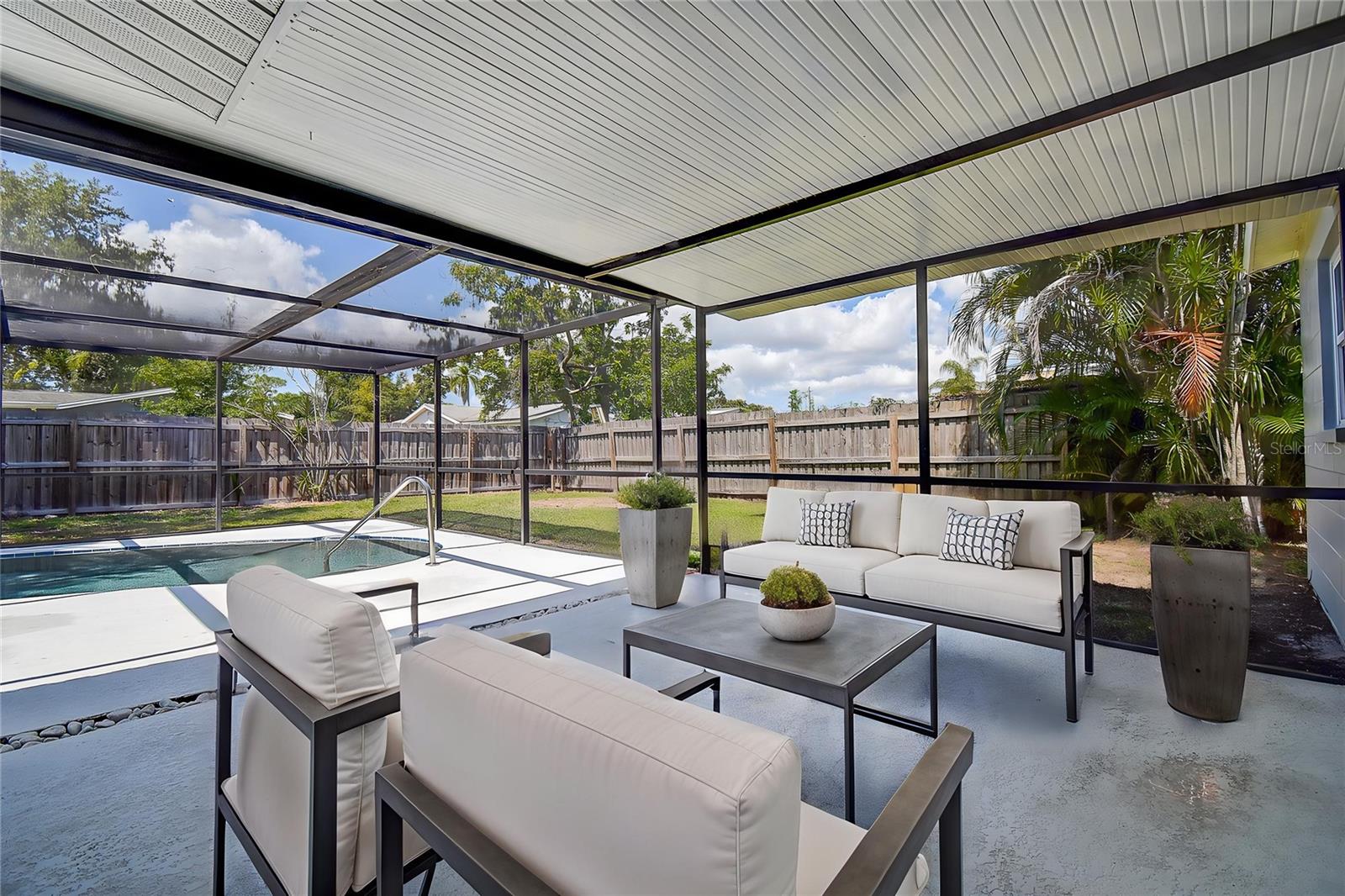 PINELLAS PINES ESTATE - Residential