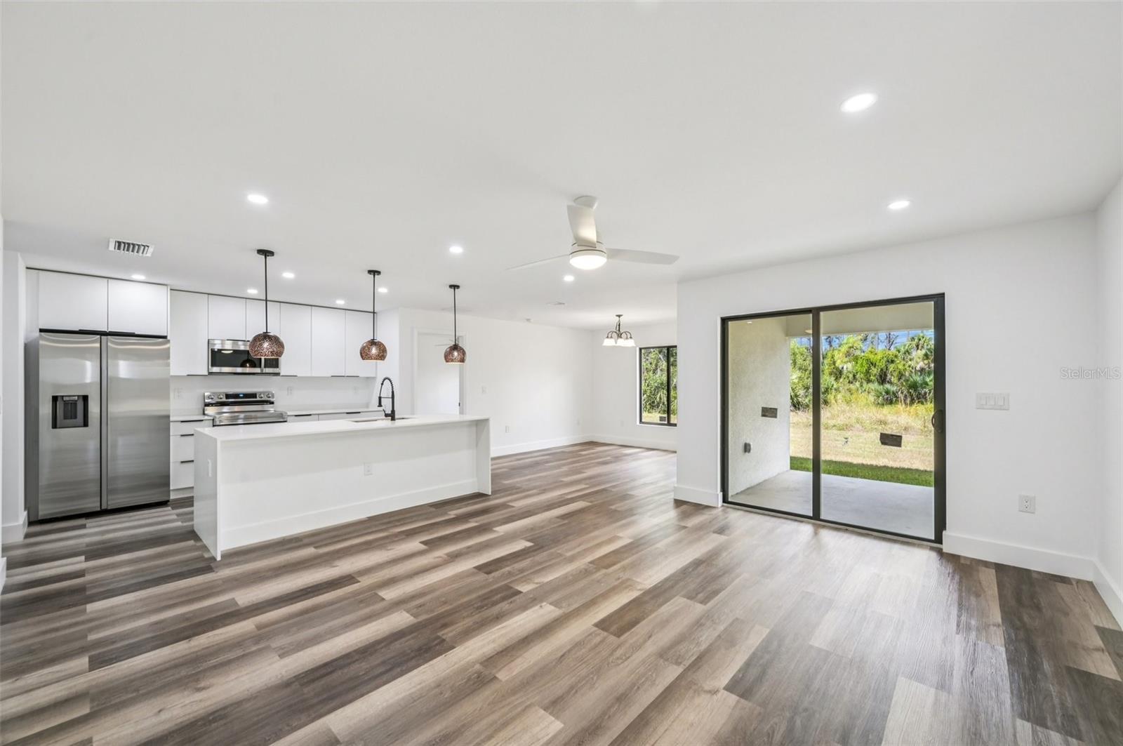 15468 CHAMBERLAIN BOULEVARD