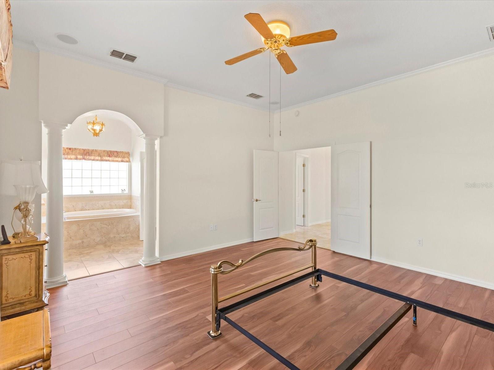 PRISTINE PLACE PH 4 - Residential