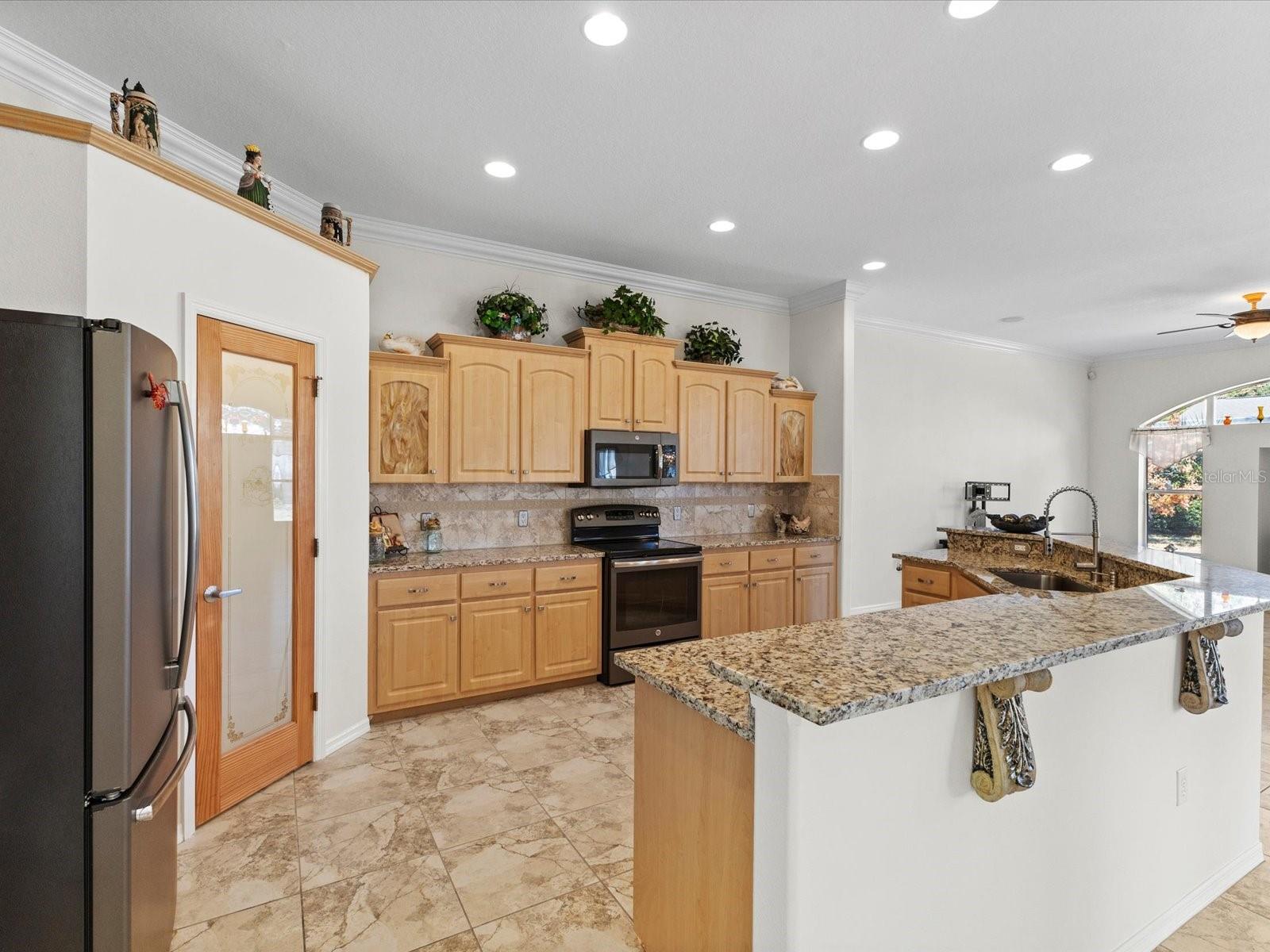 PRISTINE PLACE PH 4 - Residential