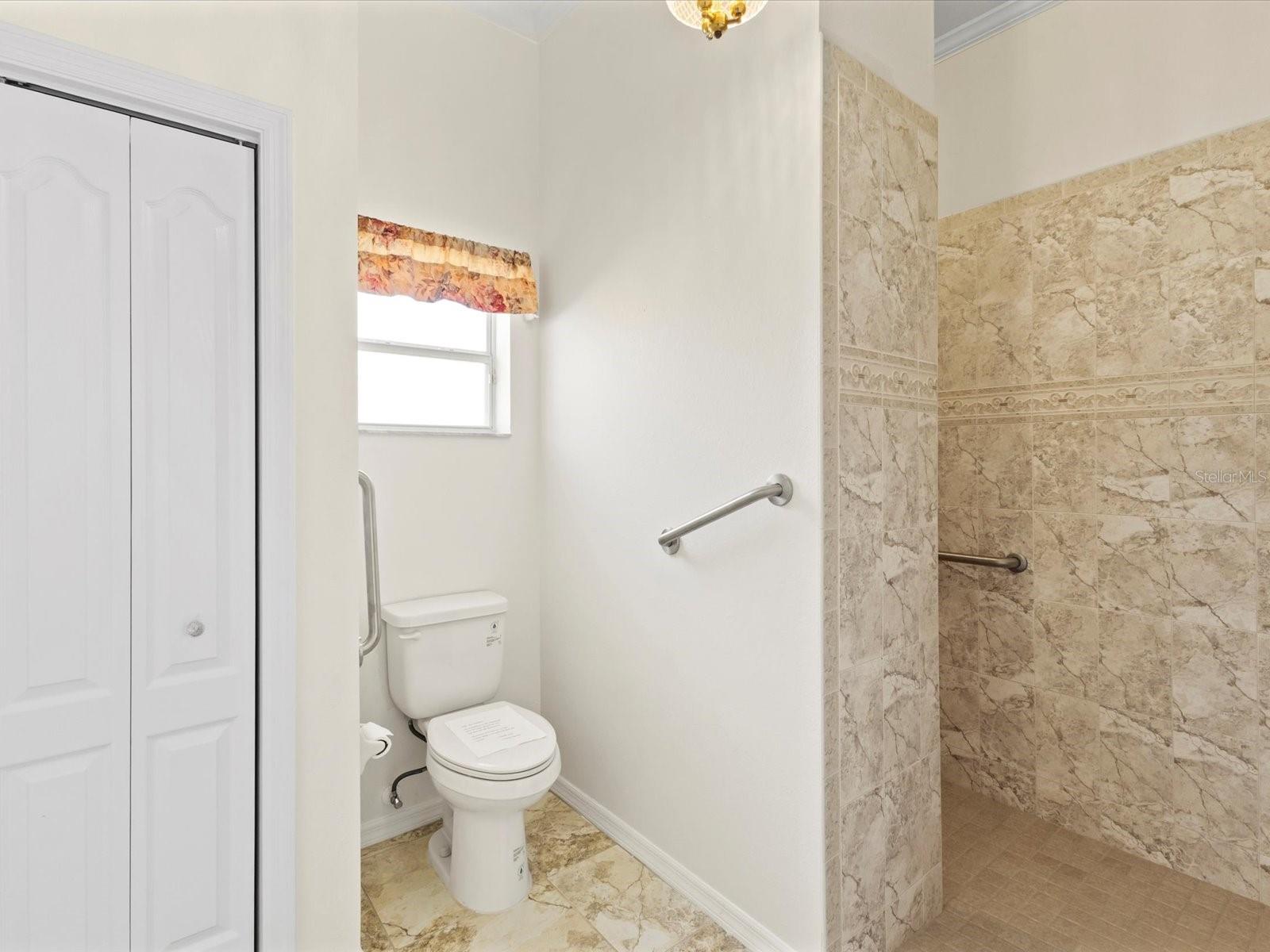 PRISTINE PLACE PH 4 - Residential