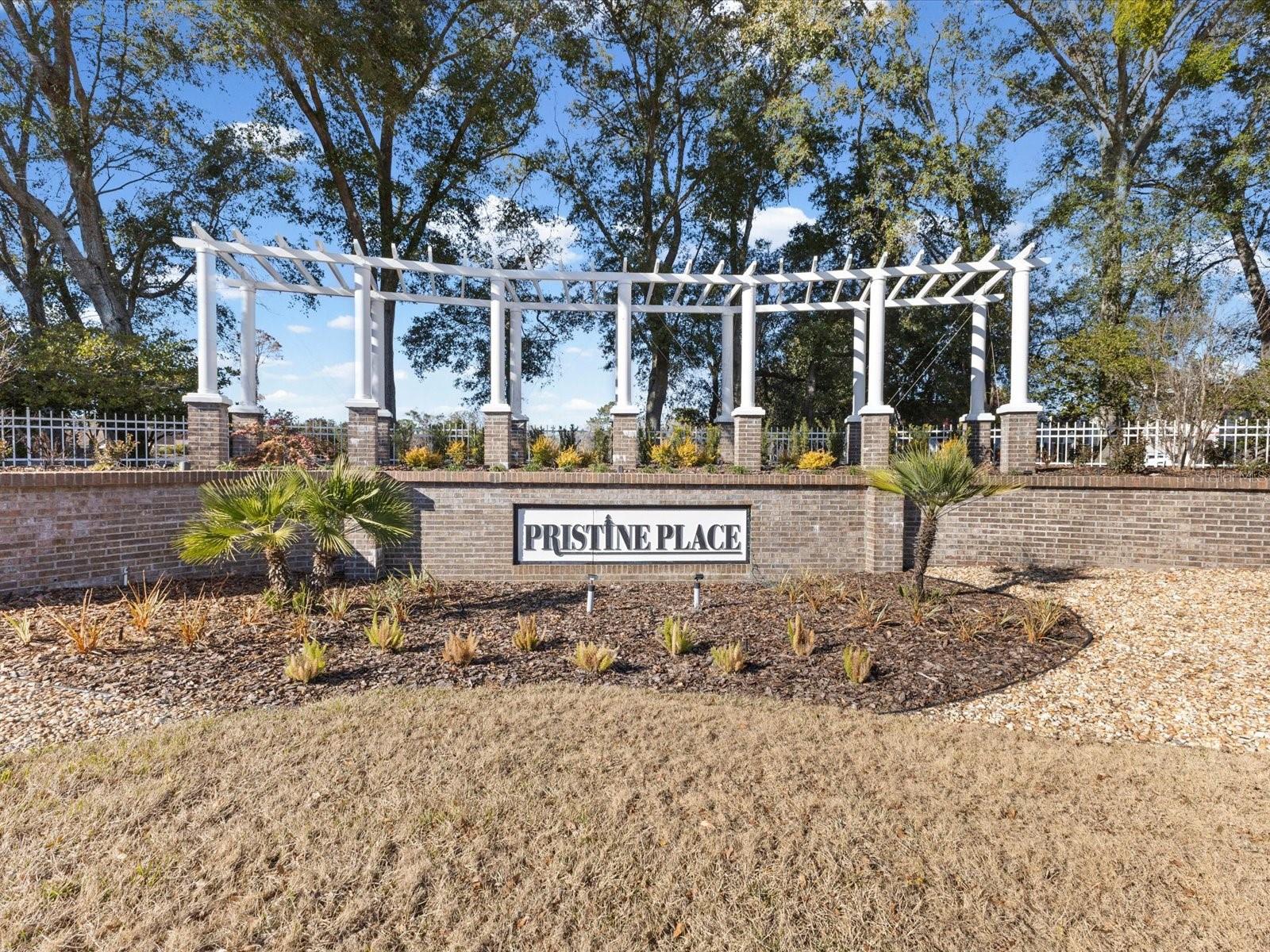 PRISTINE PLACE PH 4 - Residential