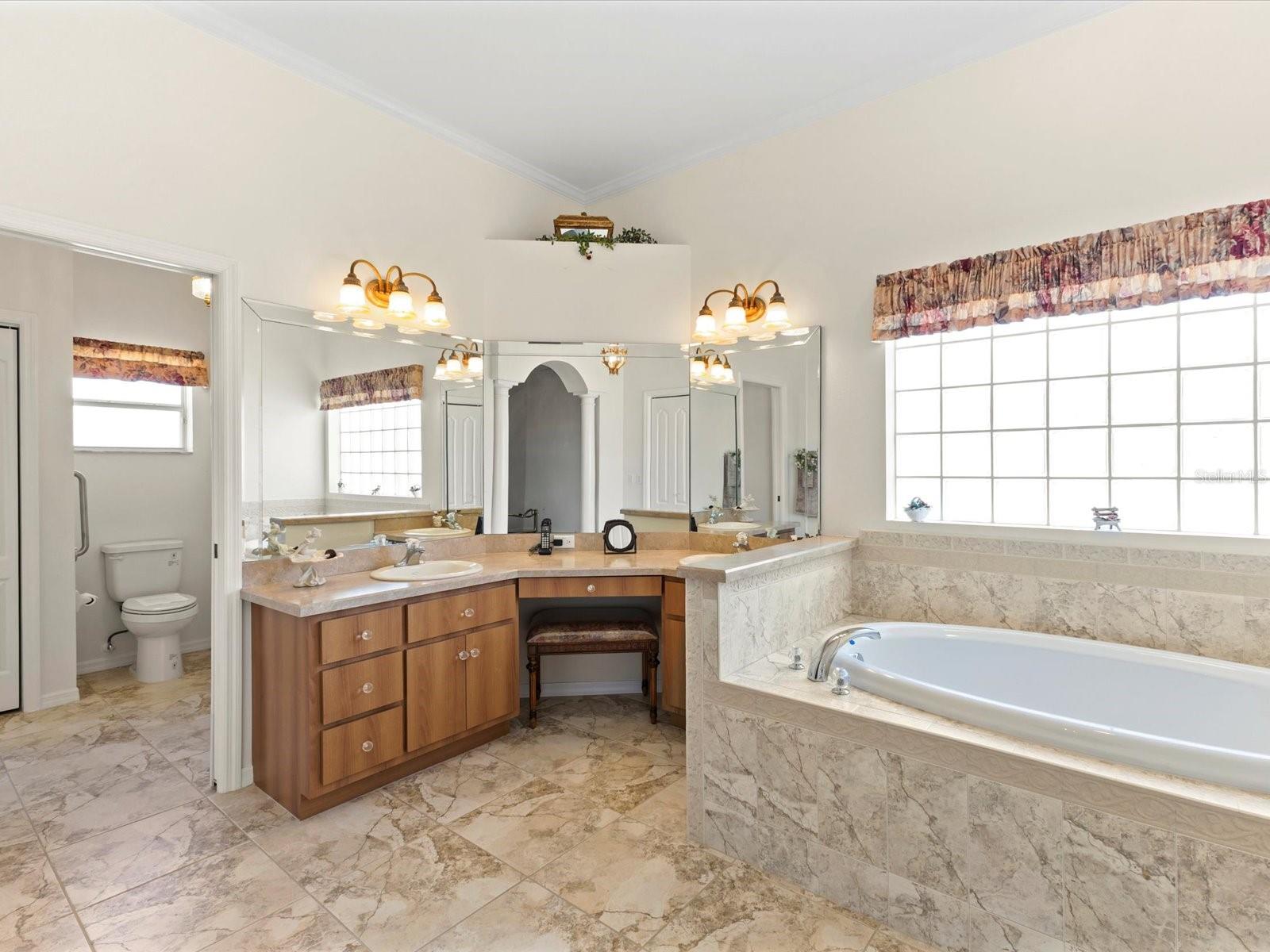 PRISTINE PLACE PH 4 - Residential