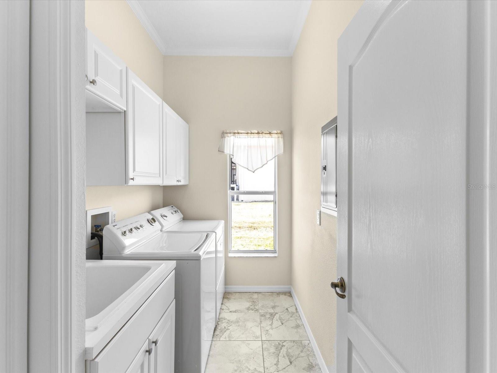 PRISTINE PLACE PH 4 - Residential