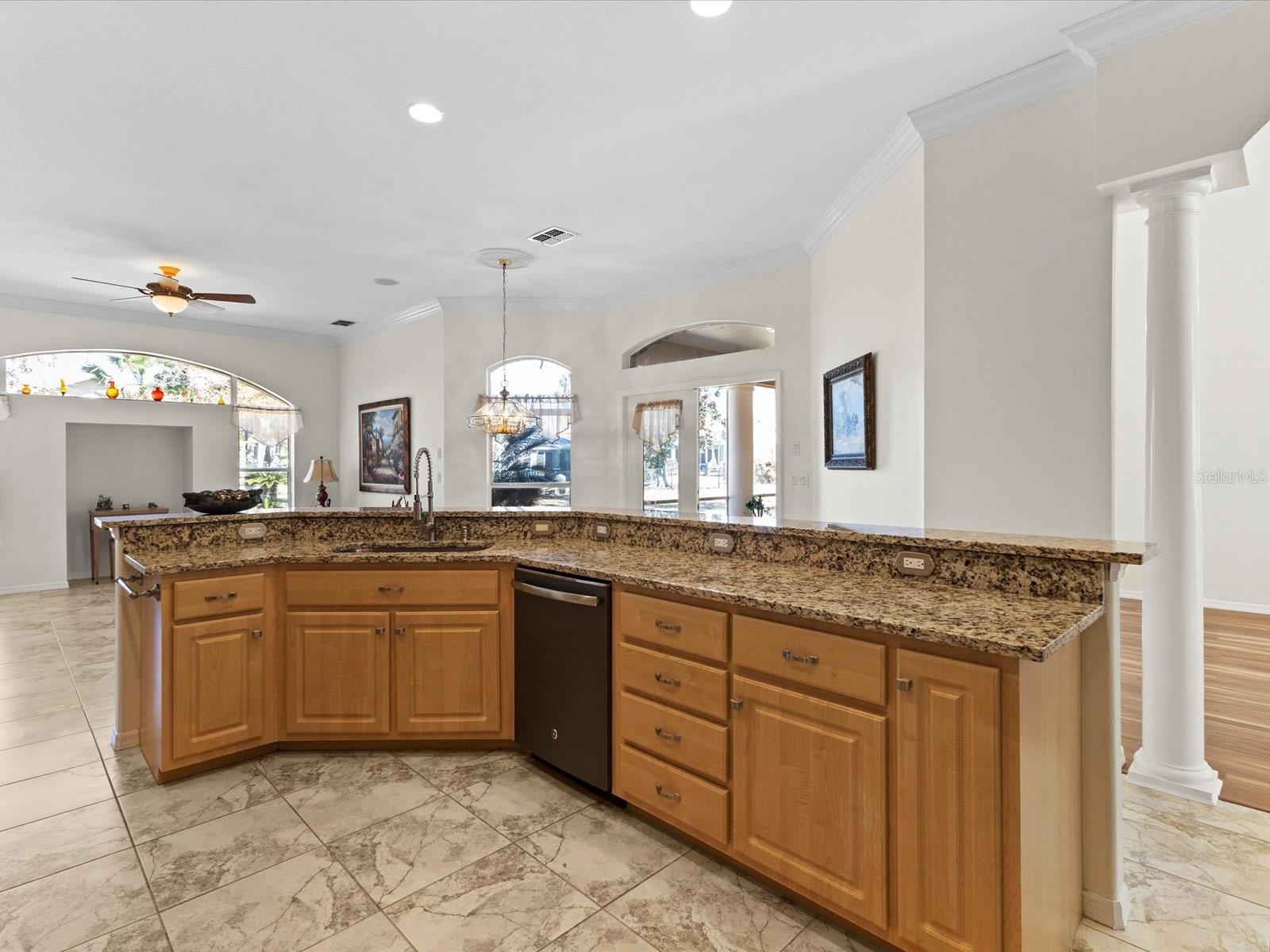 PRISTINE PLACE PH 4 - Residential