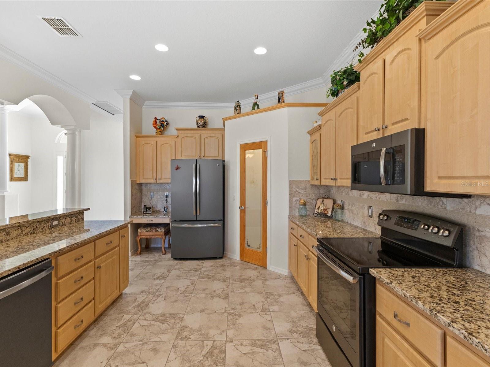 PRISTINE PLACE PH 4 - Residential