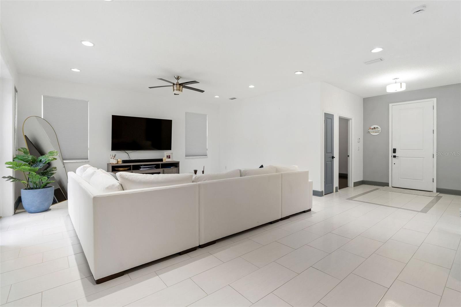 RAVINIA PH 2 - Residential Lease