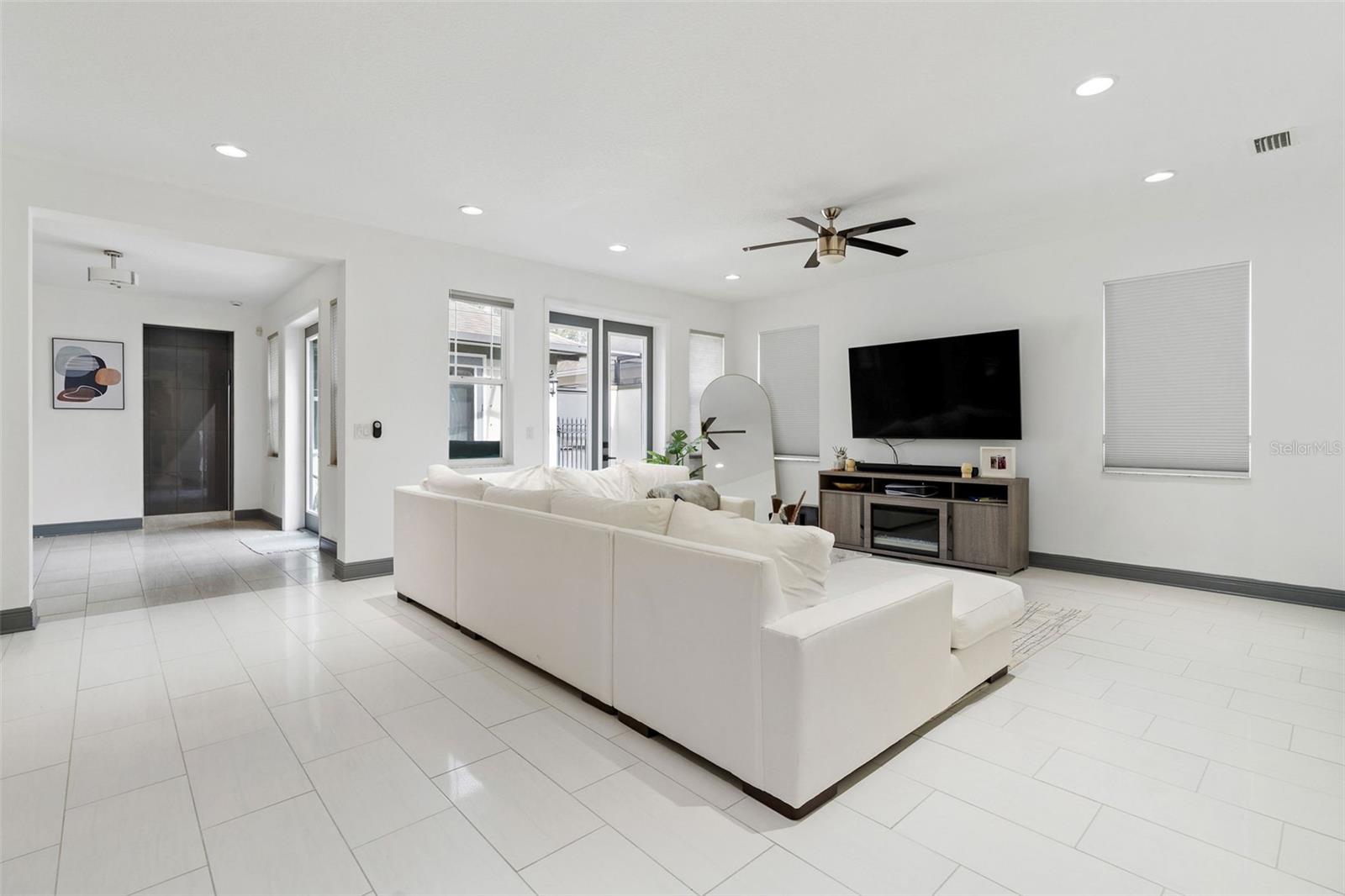 RAVINIA PH 2 - Residential Lease