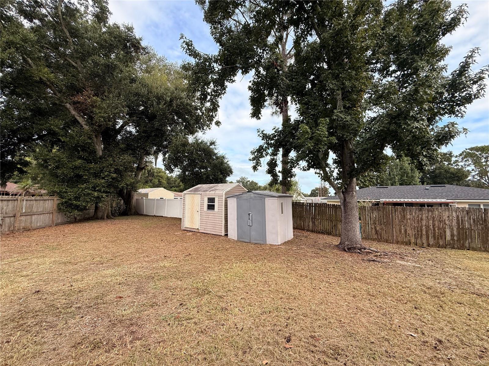 1015 MOCKINGBIRD CIRCLE