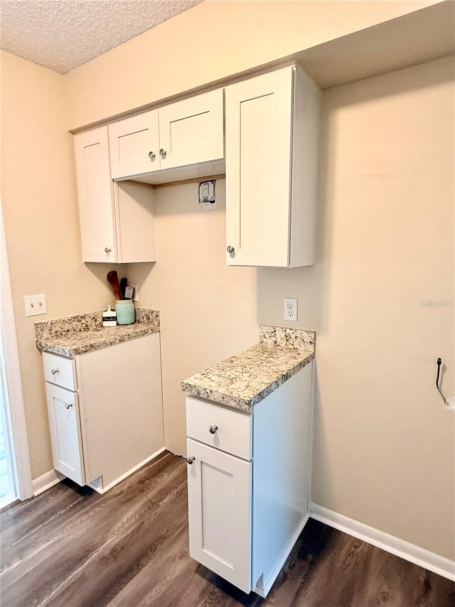 1015 MOCKINGBIRD CIRCLE