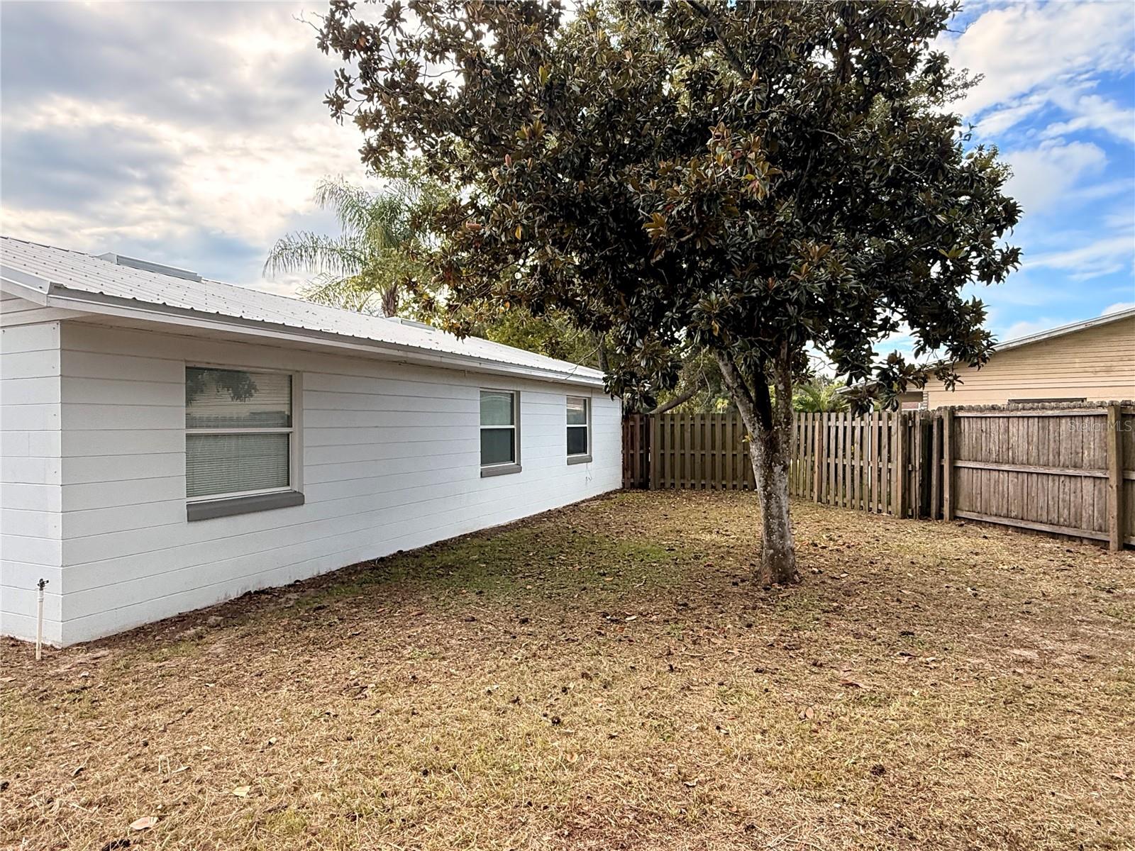 1015 MOCKINGBIRD CIRCLE