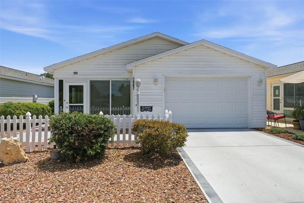 Photo of 1607 Navidad Street, The Villages, FL 32162 (MLS # G5112984)