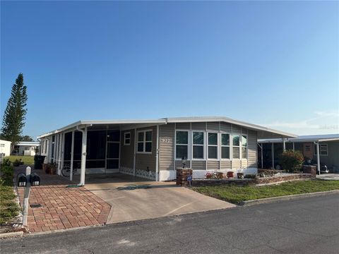 Photo of 902 Jolanda Circle, Venice, FL 34285 (MLS # N6138991)