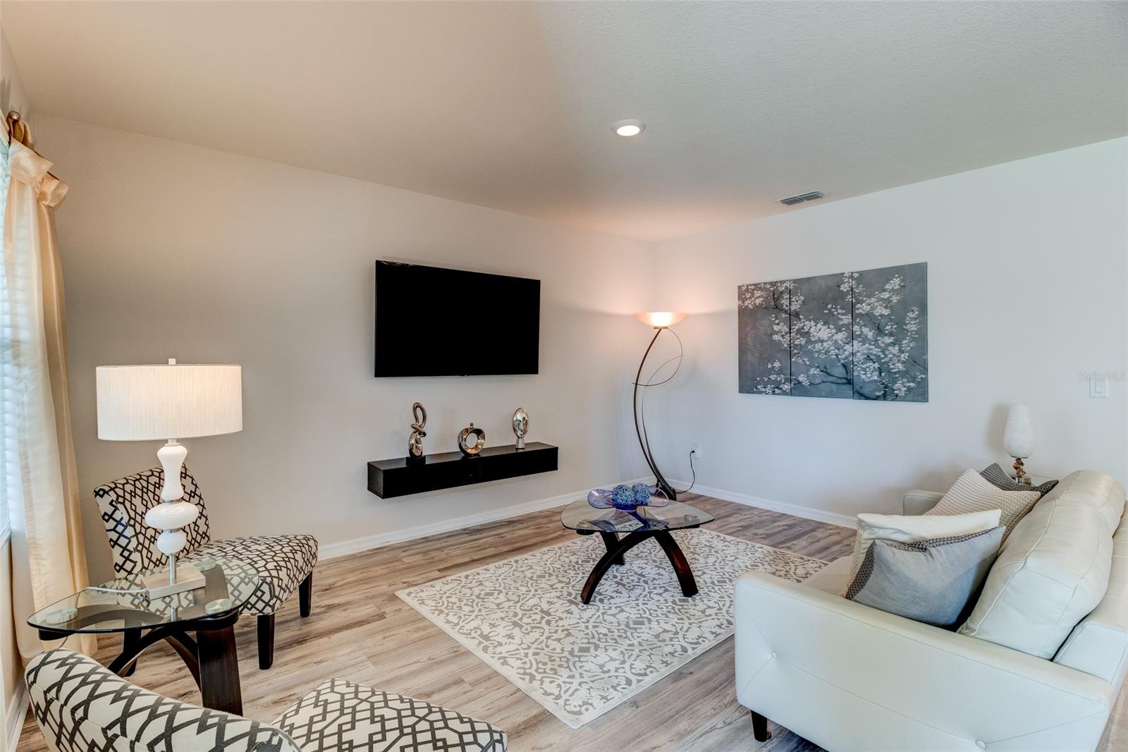 Woodbridge Lks/Edgewater - Residential