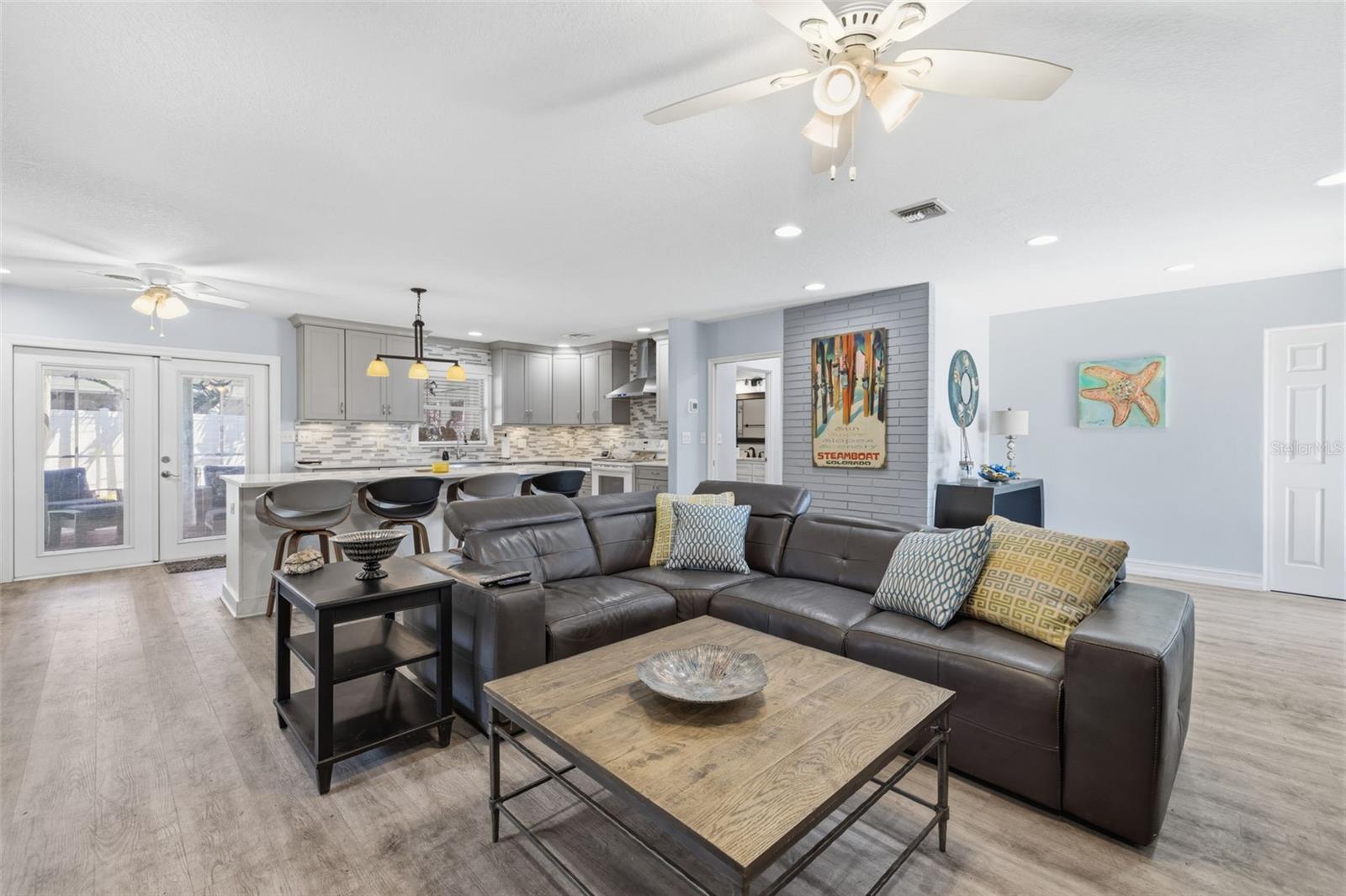 MAXIMO MOORINGS - Residential