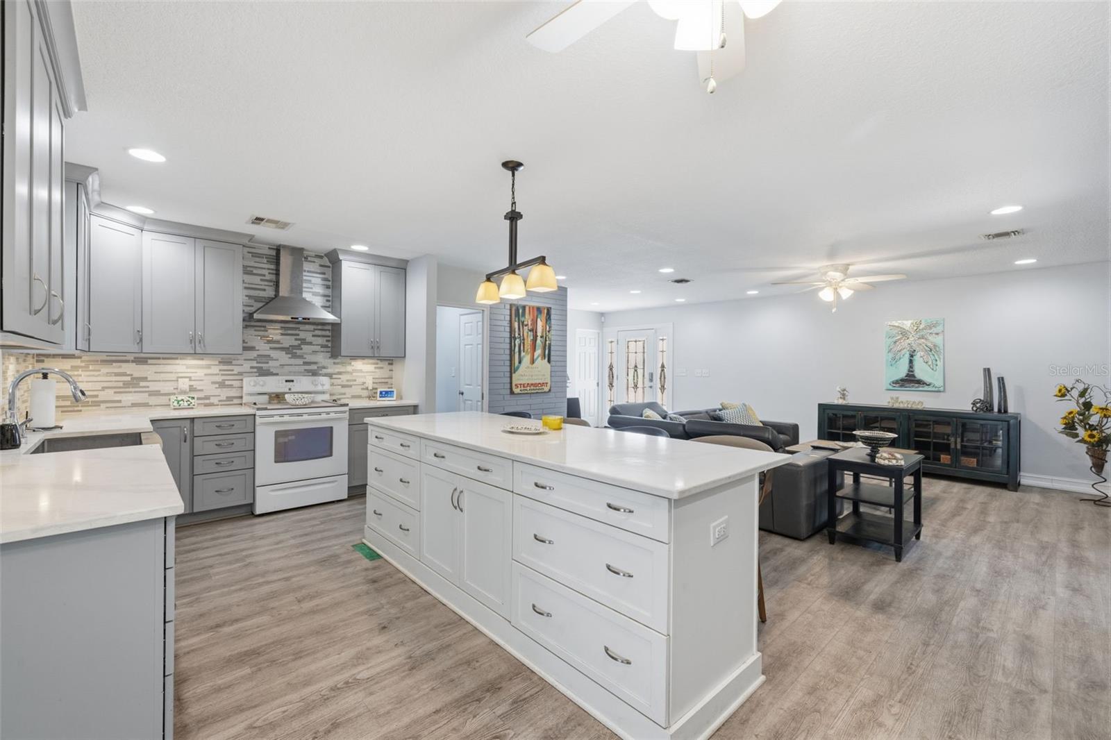 MAXIMO MOORINGS - Residential