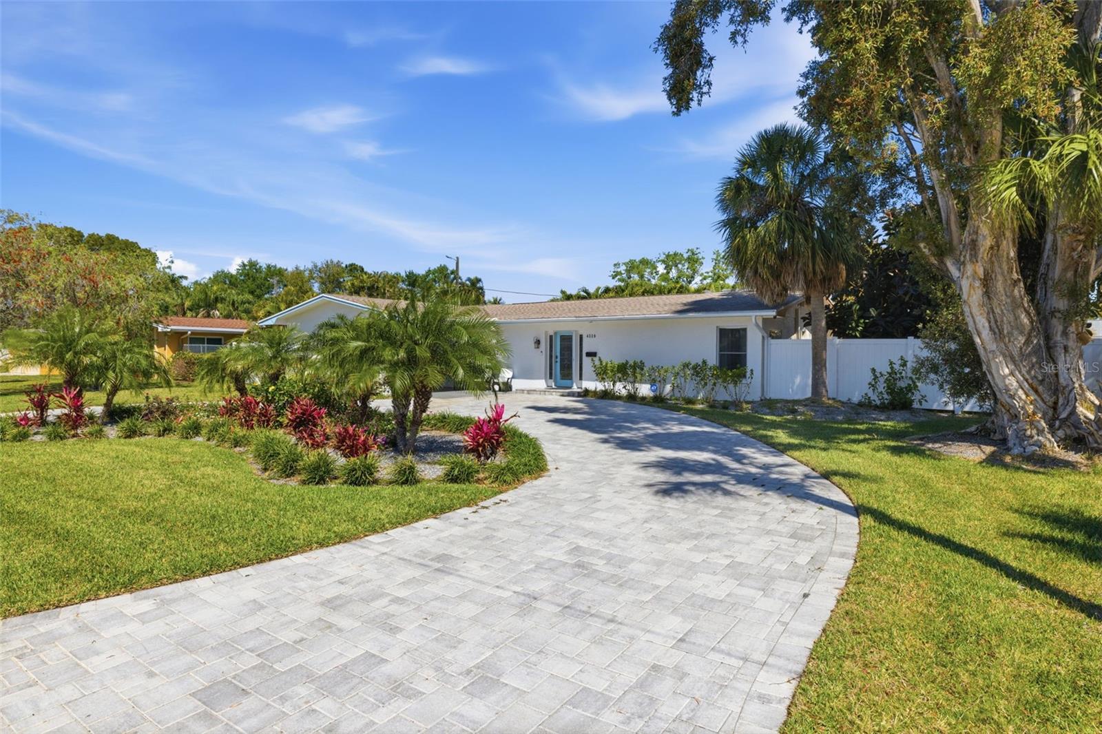 MAXIMO MOORINGS - Residential