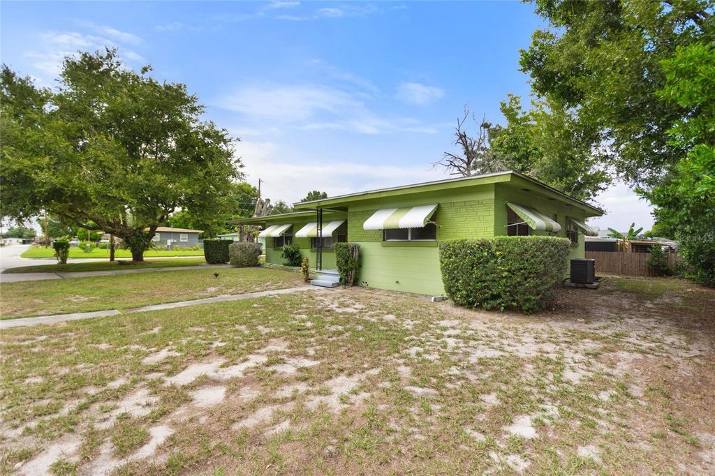 Photo of 601 Avenue U NE, Winter Haven, FL 33881 (MLS # P4935845)