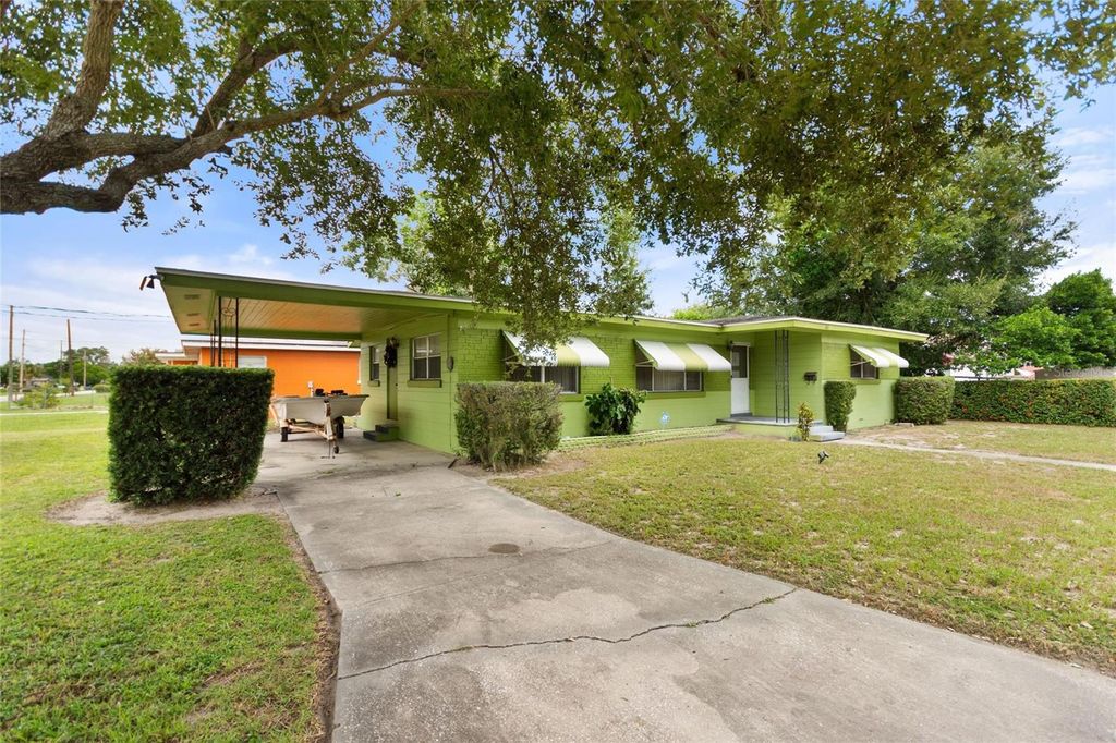 Photo of 601 Avenue U NE, Winter Haven, FL 33881 (MLS # P4935845)