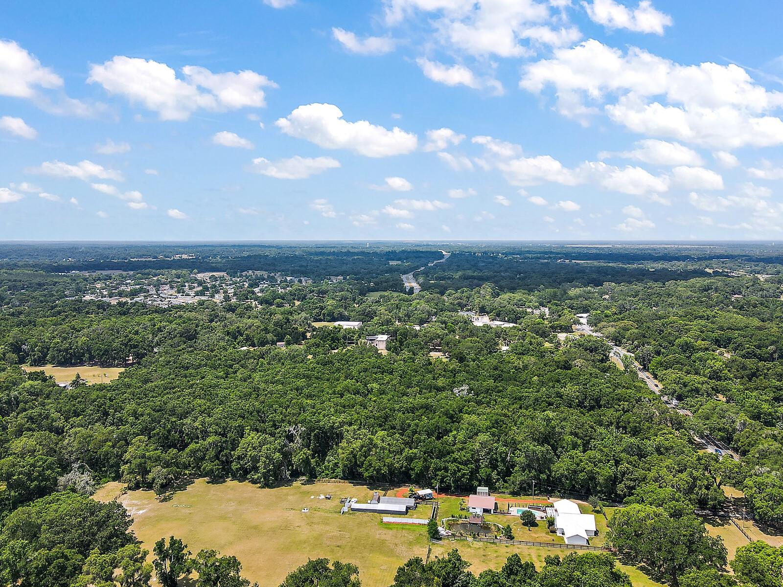 SUMMERFIELD - Land