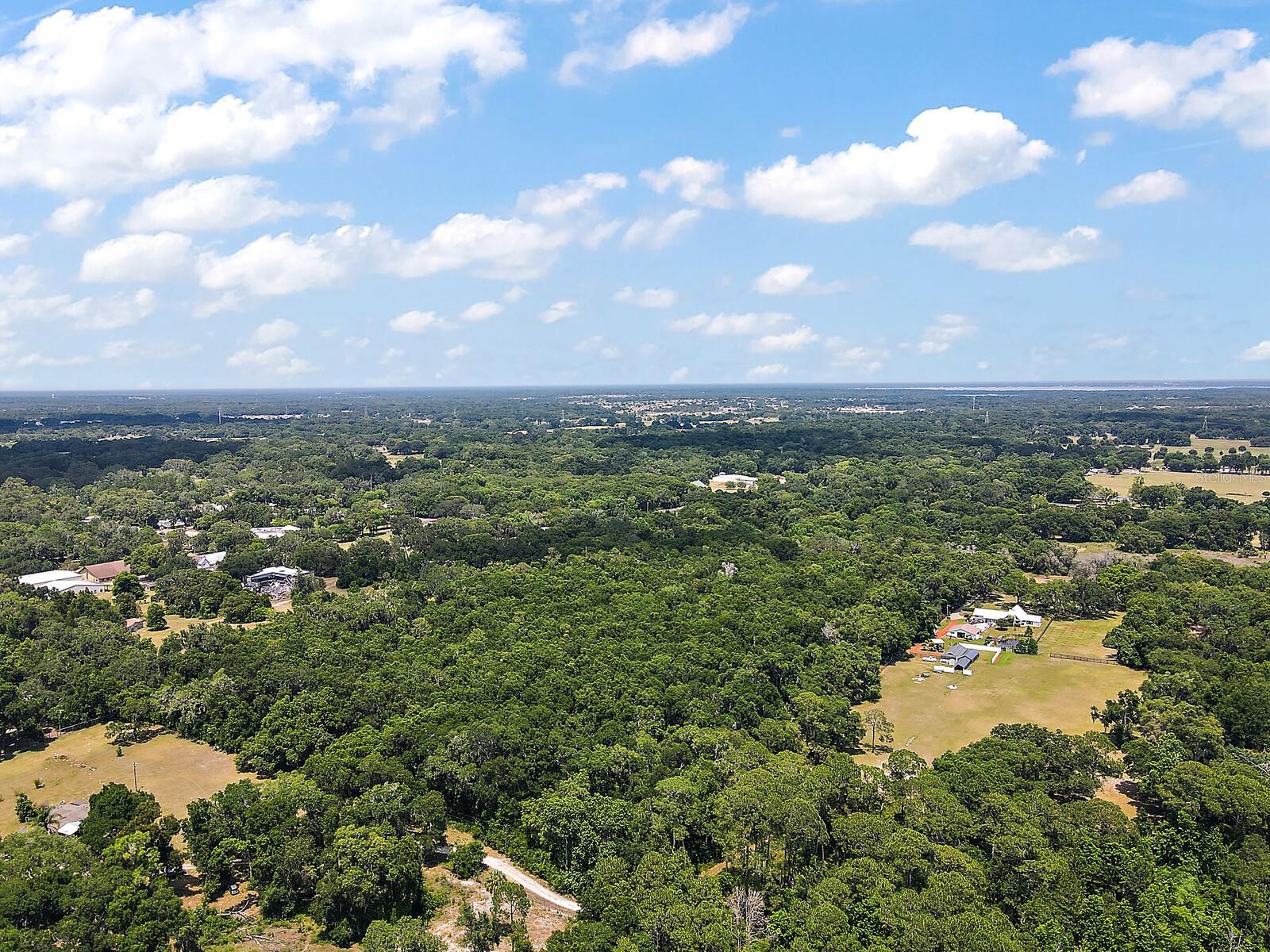 SUMMERFIELD - Land